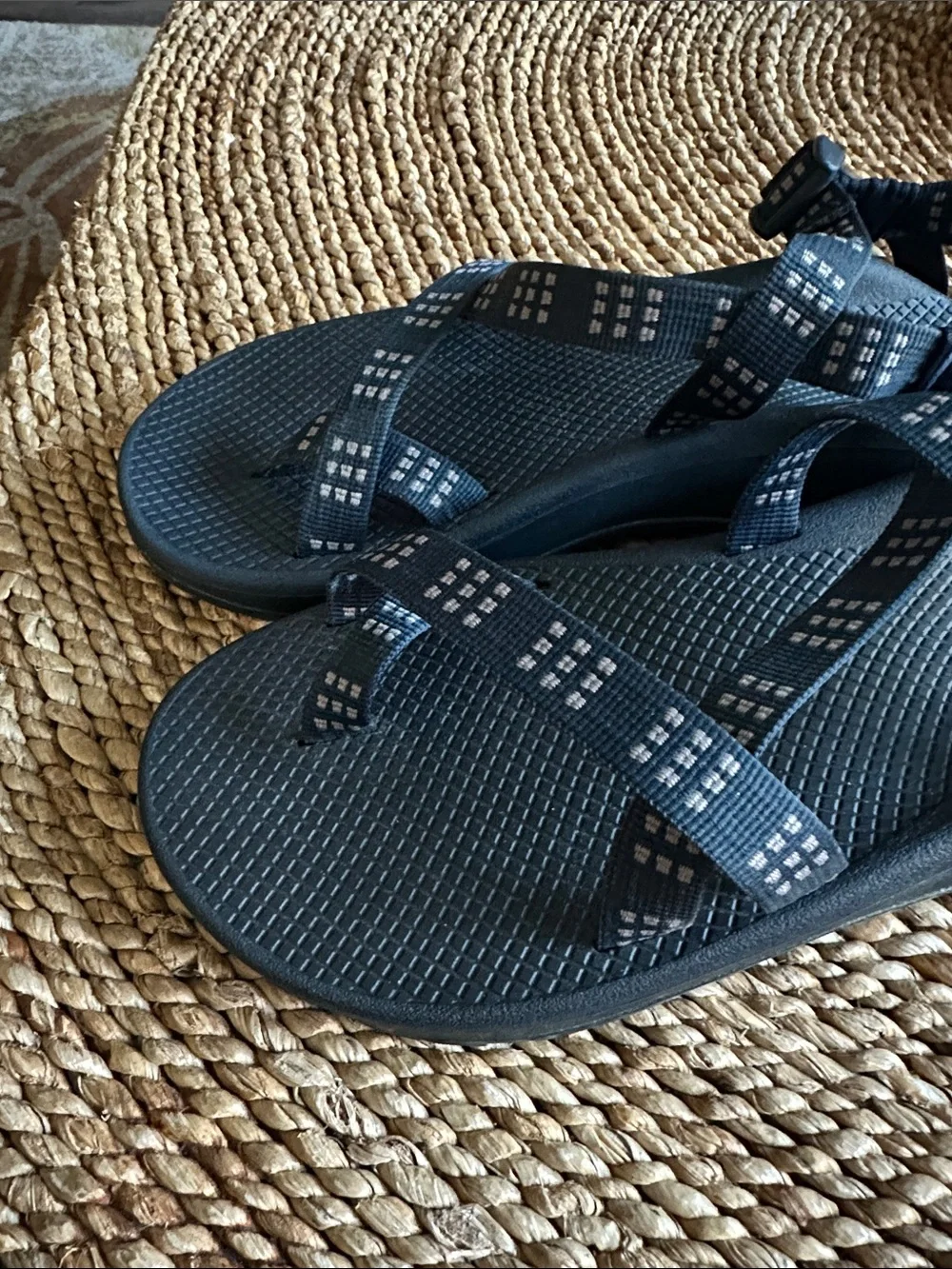 Chaco Mens size 11 Navy Blue Patterned Strap Sandals
